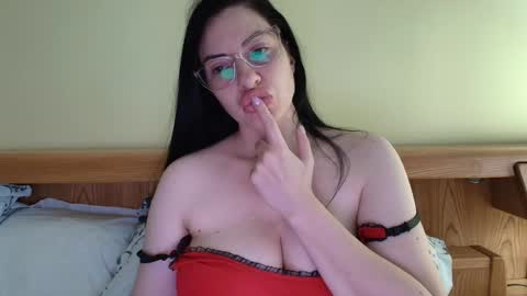 Snapshot of ivoryorchid chatting on September 29, 3:17 pm Ivory online show from September 29, 3:17 pm