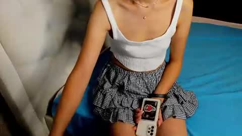 Snapshot of ivy__ross chatting on June 15, 10:45 pm Ivy online show from June 15, 10:45 pm