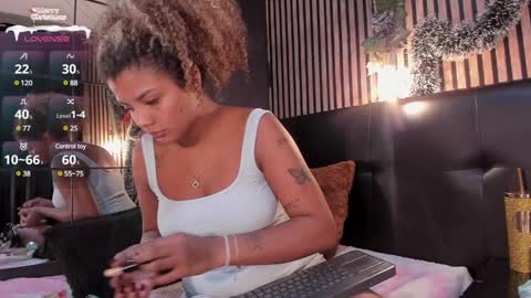 Snapshot of ivy_copper1 chatting on December 23, 5:17 am Ig ivycopper1 online show from December 23, 5:17 am