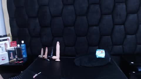 Snapshot of ivy_skinny chatting on November 25, 9:15 pm ivy_skinny online show from November 25, 9:15 pm