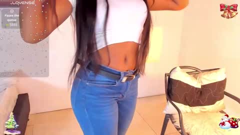 Snapshot of ivybliss8 chatting on December 17, 4:21 pm i v y b l i s s online show from December 17, 4:21 pm