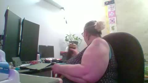ivyjane3522 online show from April 14, 10:38 pm