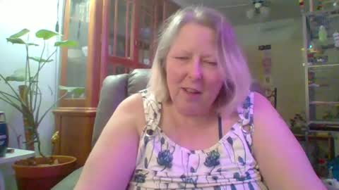 ivyjane3522 online show from April 19, 12:54 am