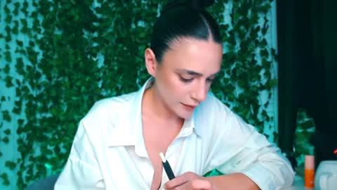 Miss Ivy online show from December 8, 5:11 pm