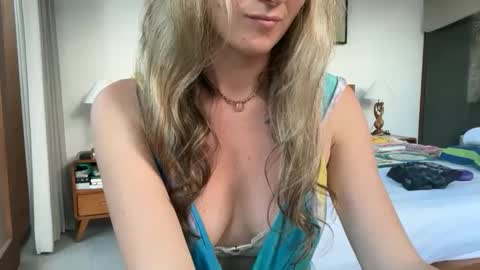 Snapshot of ivysagex chatting on April 9, 8:20 am ivysagex online show from April 9, 8:20 am