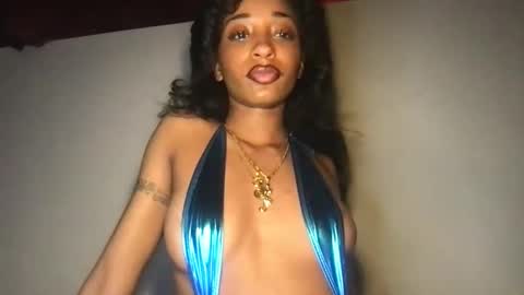 ivyskye_ online show from May 7, 7:30 pm
