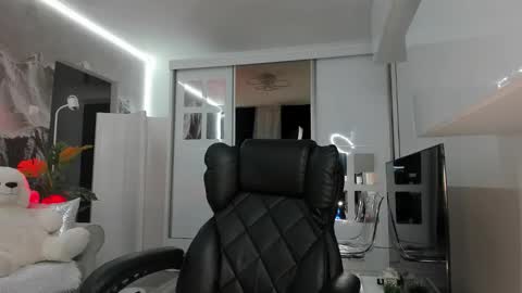 Ivy Belle online show from February 14, 5:48 am