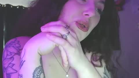 Snapshot of ivyy_sinss chatting on February 28, 5:47 pm Amiee online show from February 28, 5:47 pm