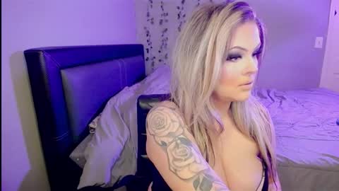 Snapshot of iwantsumbody chatting on March 21, 5:23 am Ashley3 online show from March 21, 5:23 am