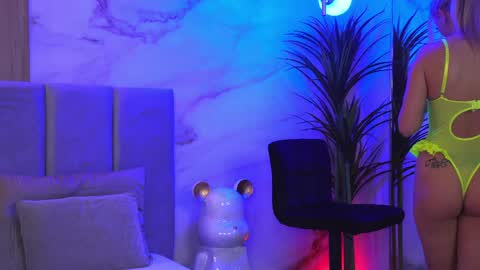 izabelle_02 online show from April 5, 3:47 am