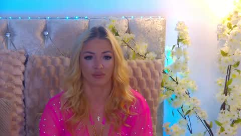 Snapshot of izabellle02 chatting on May 9, 3:12 am Izabella online show from May 9, 3:12 am
