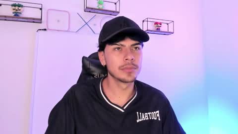 izack_01 online show from April 15, 5:09 pm