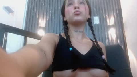 izelevans online show from December 5, 11:30 am