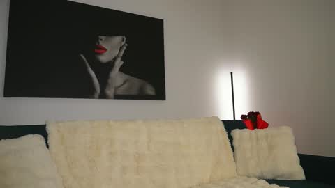 izy bellee online show from February 19, 8:16 pm