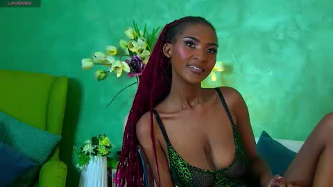 Snapshot of izzie_sugar chatting on October 15, 7:14 pm Sugar Babe online show from October 15, 7:14 pm