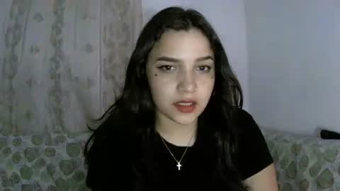 Snapshot of izzy_32 chatting on December 17, 7:14 am izzy_32 online show from December 17, 7:14 am