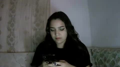 Snapshot of izzy_32 chatting on February 9, 6:28 am izzy_32 online show from February 9, 6:28 am