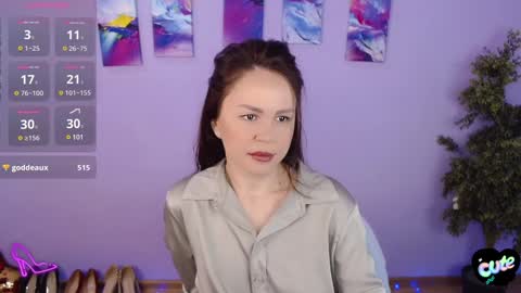 Queen of nylon  Victoria online show from February 1, 5:28 am