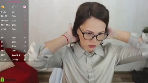 Queen of nylon  Victoria online show from October 2, 5:25 am