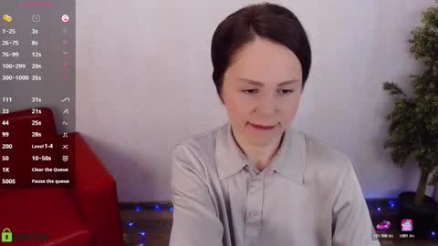 Queen of nylon  Victoria online show from February 9, 5:33 am