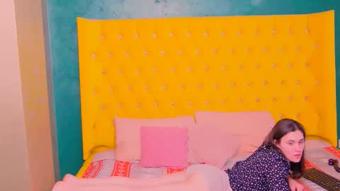 Snapshot of izzymonroey chatting on January 18, 1:04 pm izzymonroey online show from January 18, 1:04 pm