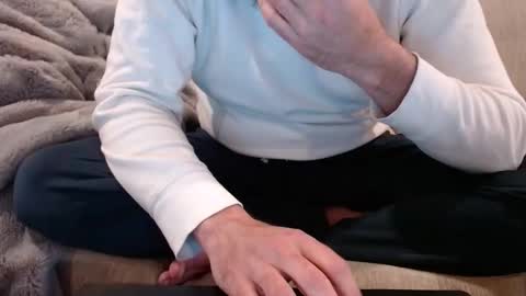 Snapshot of j335129 chatting on January 19, 2:10 pm James online show from January 19, 2:10 pm