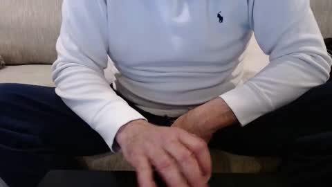 Snapshot of j335129 chatting on February 1, 2:48 pm James online show from February 1, 2:48 pm