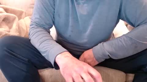 Snapshot of j335129 chatting on February 23, 4:15 pm James online show from February 23, 4:15 pm