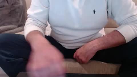 Snapshot of j335129 chatting on March 3, 5:52 pm James online show from March 3, 5:52 pm