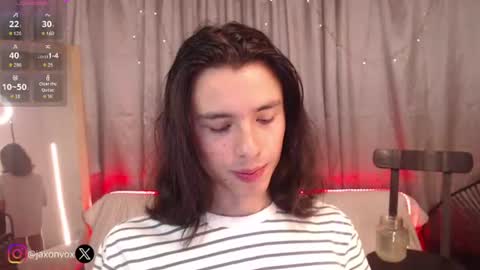 Hey im Jaxxxon check my info     online show from July 23, 1:42 pm