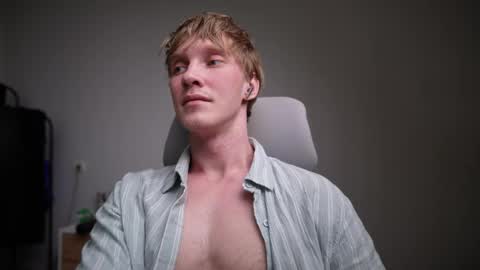 Snapshot of j_akira13 chatting on April 25, 9:12 pm Danny online show from April 25, 9:12 pm
