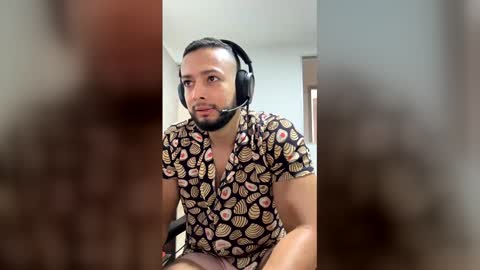 Snapshot of j_calix chatting on December 18, 6:25 pm Calix Independient model Insta and twt Calixsnake online show from December 18, 6:25 pm