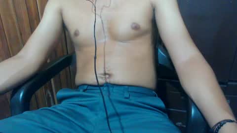 Snapshot of j_castello chatting on May 27, 4:31 am J online show from May 27, 4:31 am