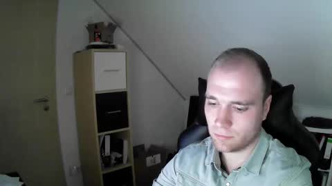 here4y online show from December 18, 11:05 am