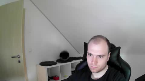 here4y online show from February 22, 10:25 am