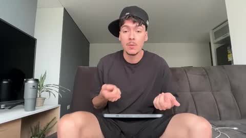 INDEPENDENT MODEL online show from November 22, 3:55 pm