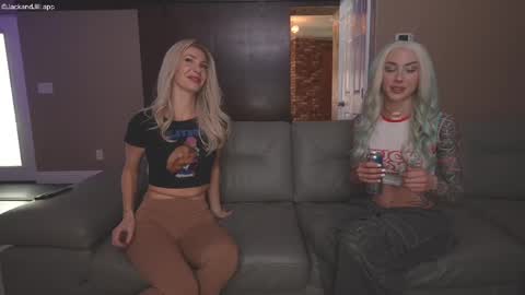 Snapshot of jackandjill chatting on January 11, 7:16 pm JackJill online show from January 11, 7:16 pm