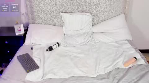 Snapshot of jackblanco_ chatting on February 18, 9:32 am Jack White online show from February 18, 9:32 am