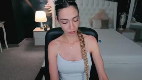Snapshot of jackie__fox chatting on June 18, 9:14 am Jackie online show from June 18, 9:14 am