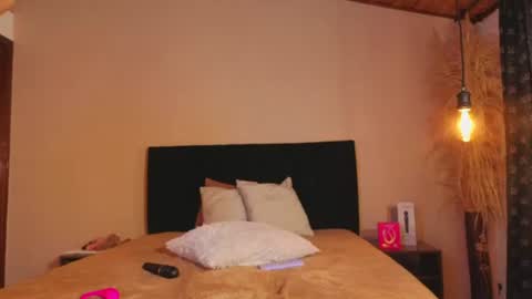 jackiie_ online show from June 19, 1:48 pm