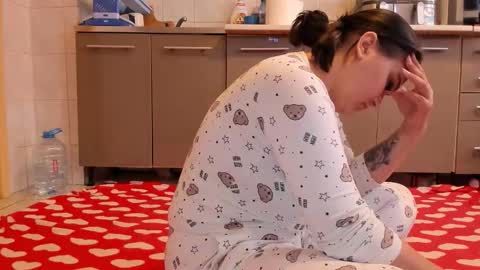 alex and alice online show from May 13, 8:23 am