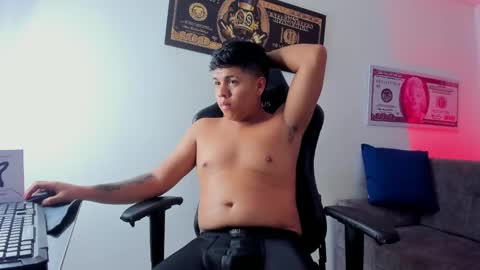 Snapshot of jacksonparker_ chatting on February 23, 12:59 pm Jackson online show from February 23, 12:59 pm