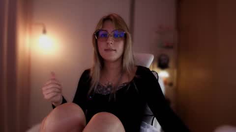 Snapshot of jacky_croft chatting on June 22, 3:25 am Linda Sofia help me get to 100 thumbs up online show from June 22, 3:25 am