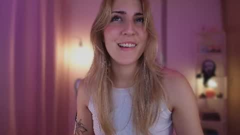 Snapshot of jacky_croft chatting on July 2, 1:38 am Linda Sofia help me get to 100 thumbs up online show from July 2, 1:38 am