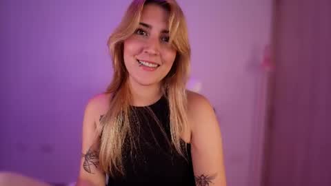 Snapshot of jacky_croft chatting on August 3, 1:26 am Linda Sofia help me get to 100 thumbs up online show from August 3, 1:26 am
