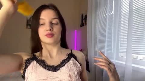 Lillian online show from April 9, 6:13 am