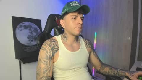 jacobb116 online show from October 25, 12:18 am