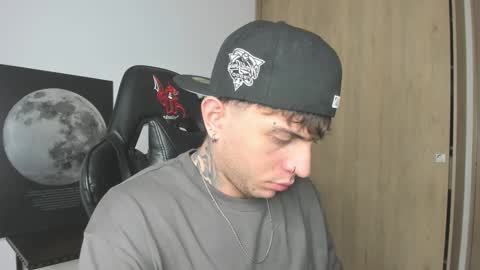 jacobb116 online show from November 8, 1:28 am