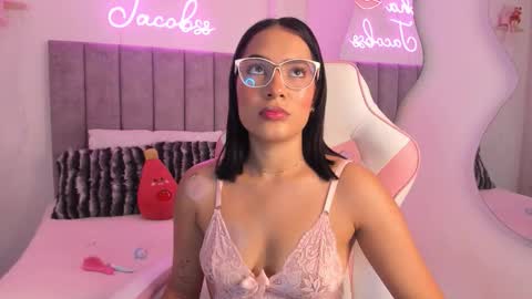 Snapshot of jacobss_gh chatting on November 12, 9:25 pm JACOBSS online show from November 12, 9:25 pm