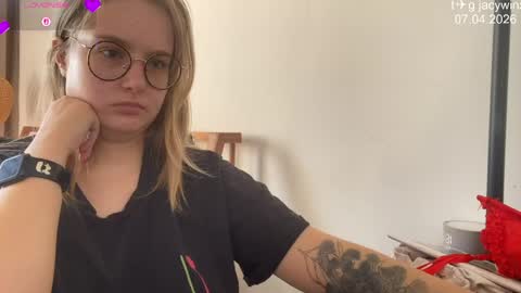 jacywinslat online show from April 7, 9:21 am